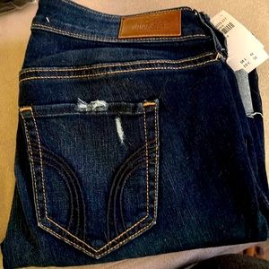 NWT - Hollister Low Rise Super Skinny darkwash distressed jeans.  Size 3R 28/30
